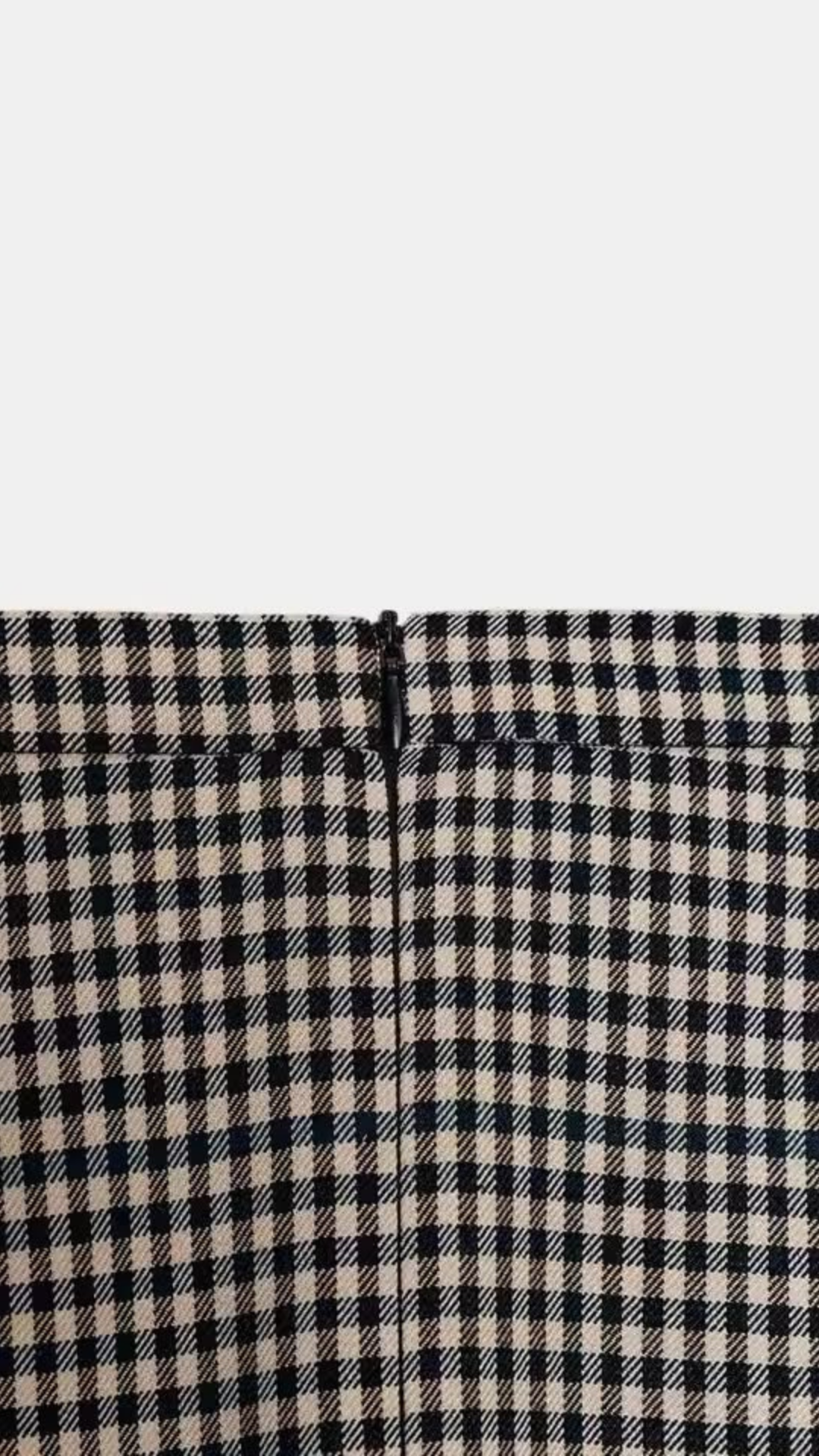 Checkered jacket and long skirt