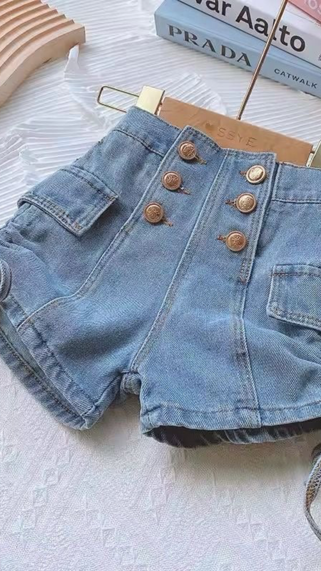 Highwaisted Lil Shorts