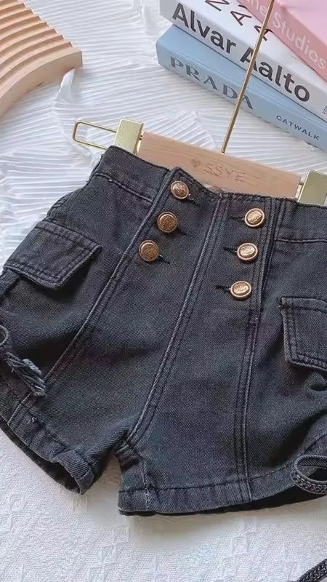 Highwaisted Lil Shorts