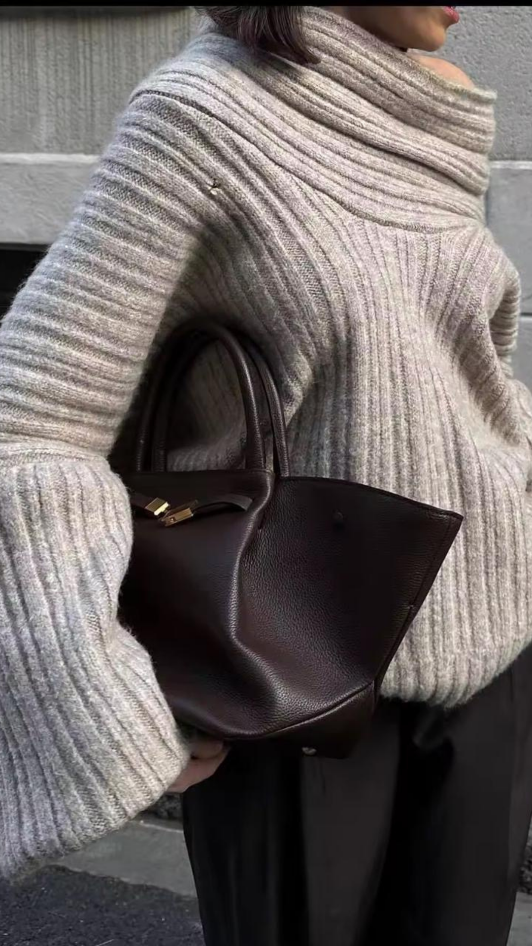 Nivora Sweater