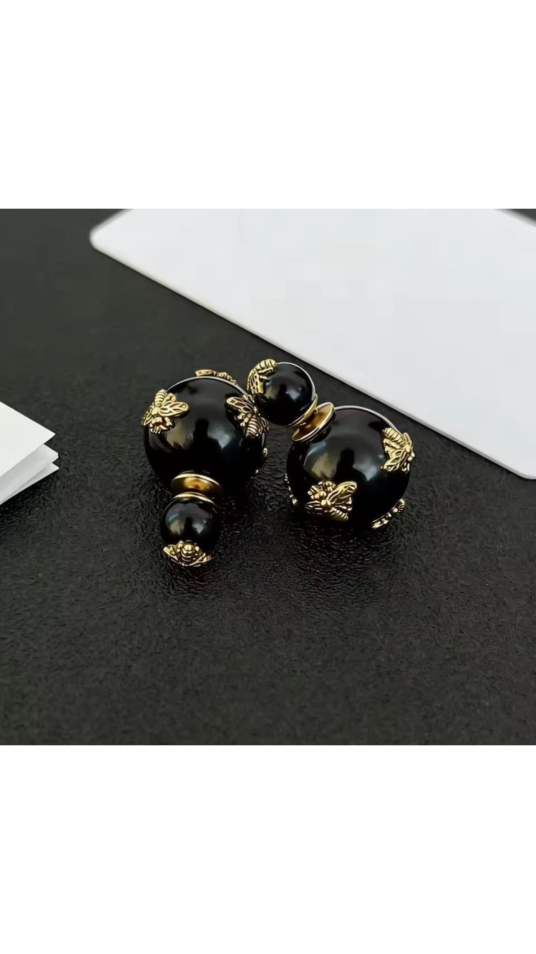 Bee studs
