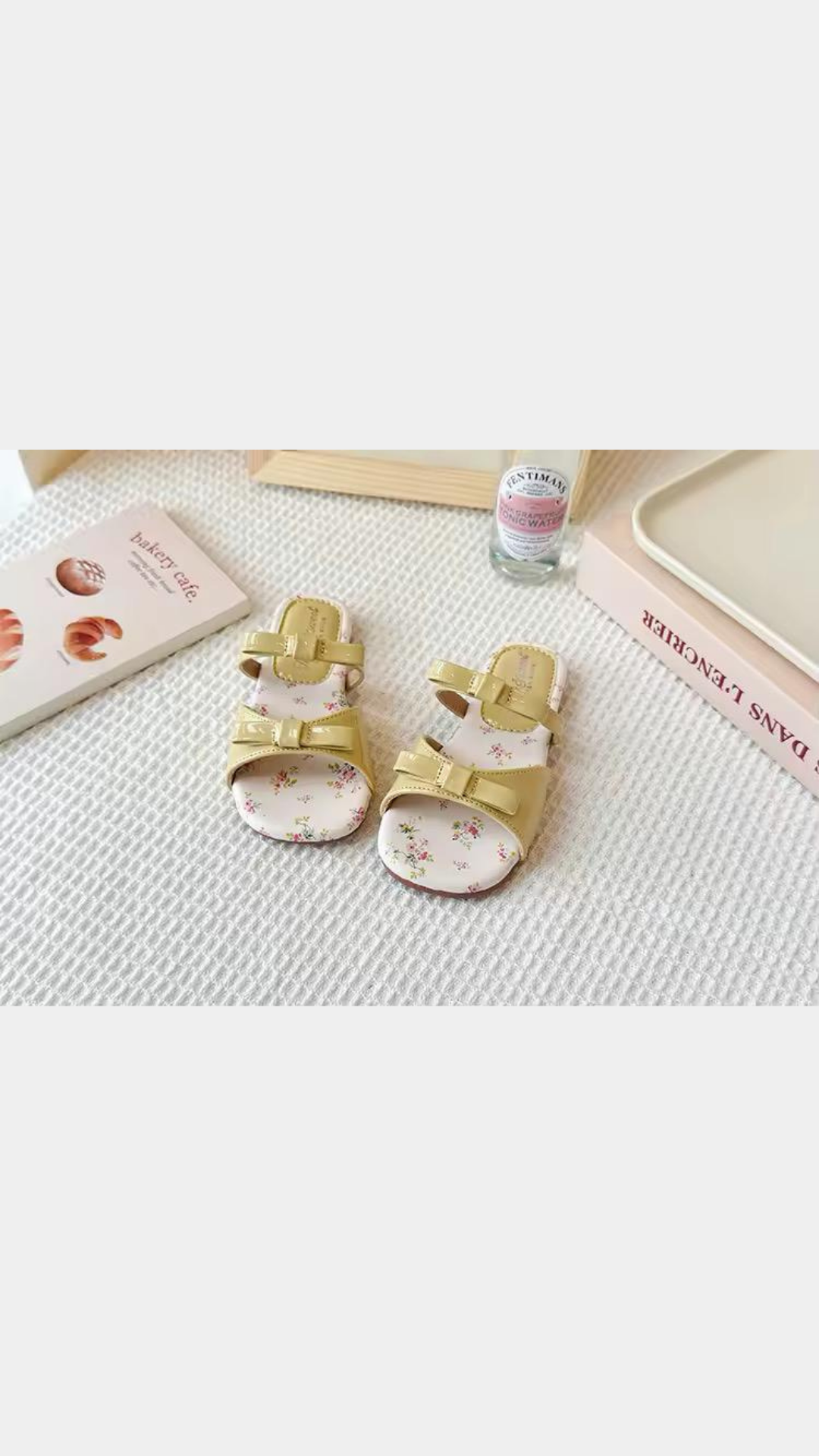 Flower bow slippers