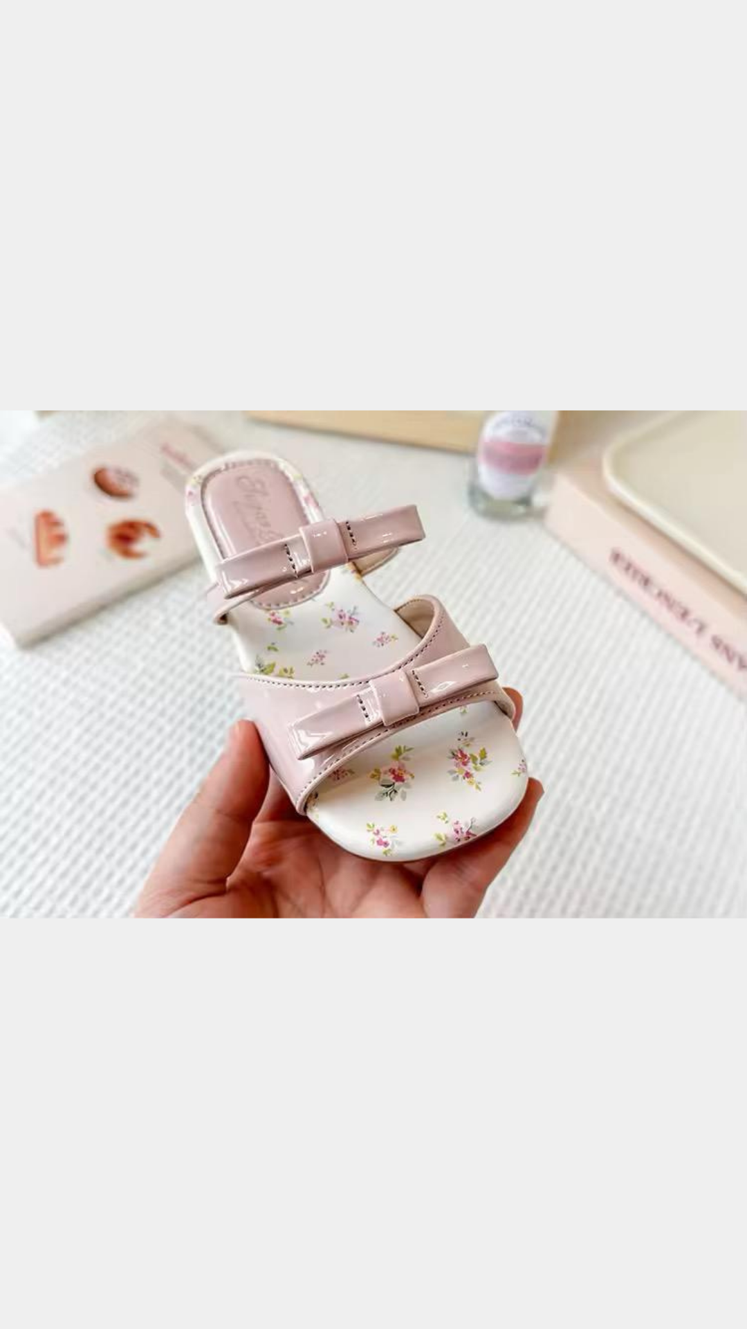 Flower bow slippers