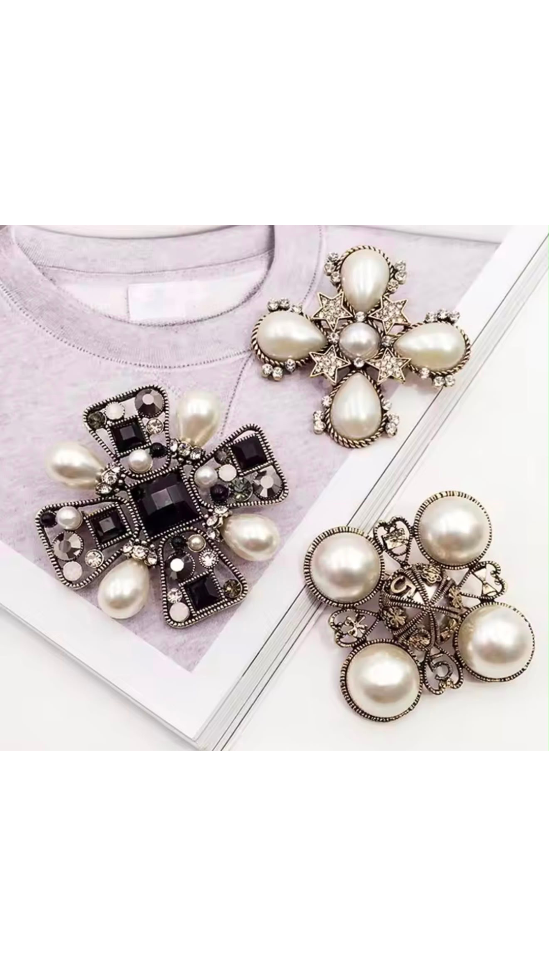 Metal pearl brooch