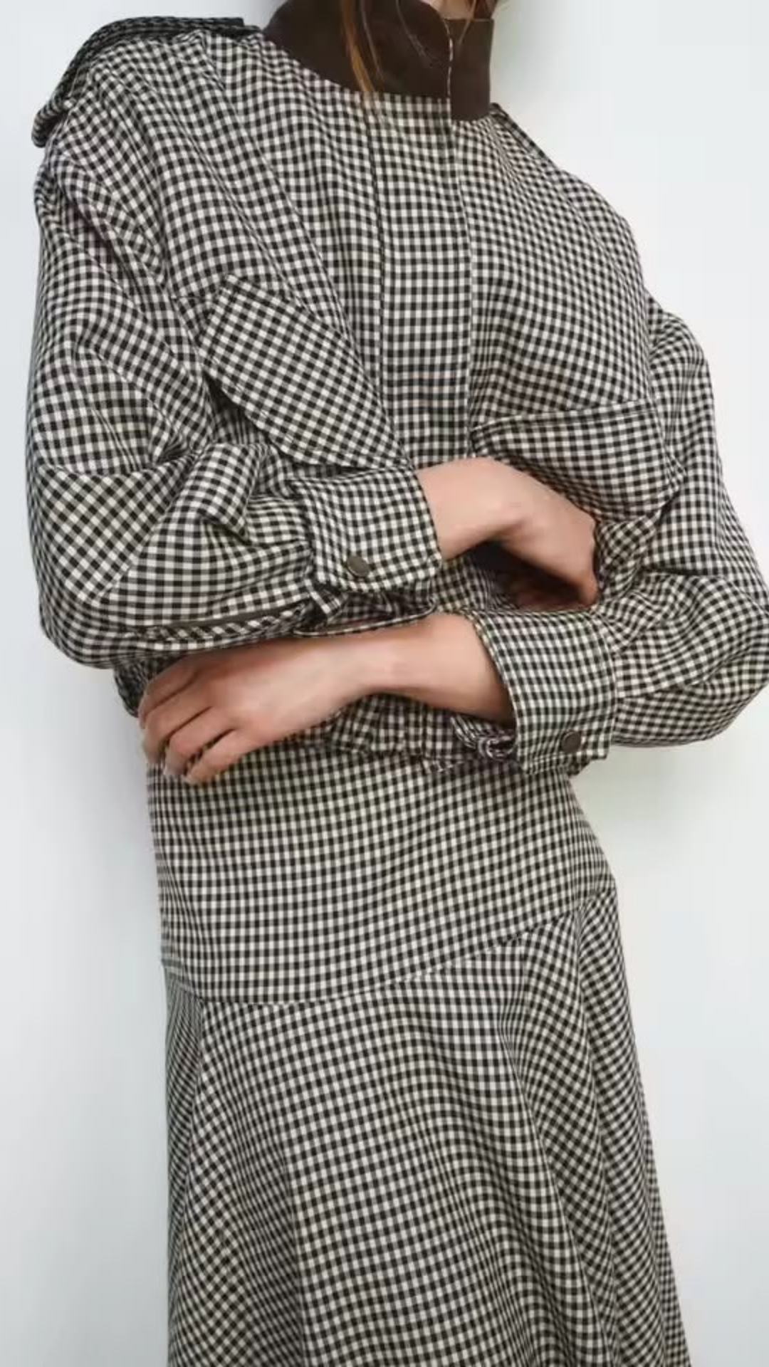 Checkered jacket and long skirt