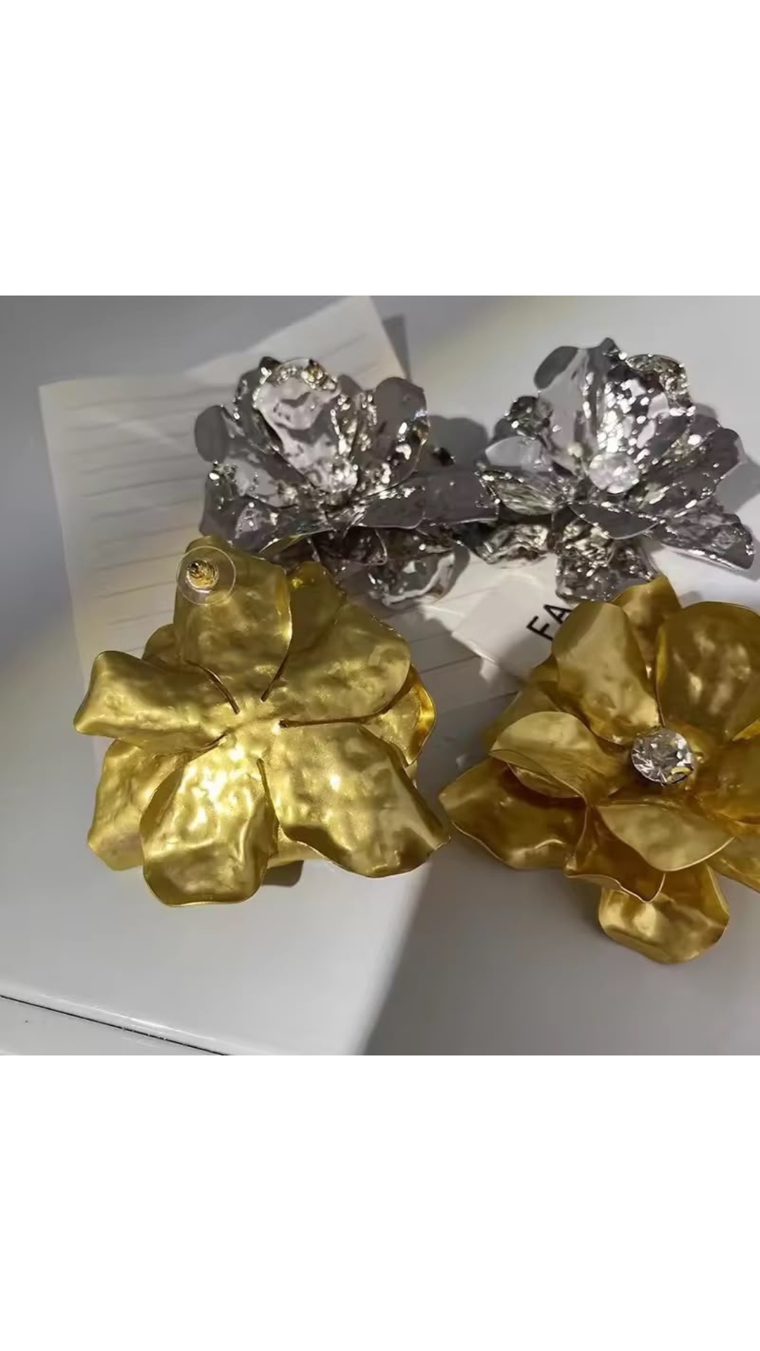 Flower foilder earrings