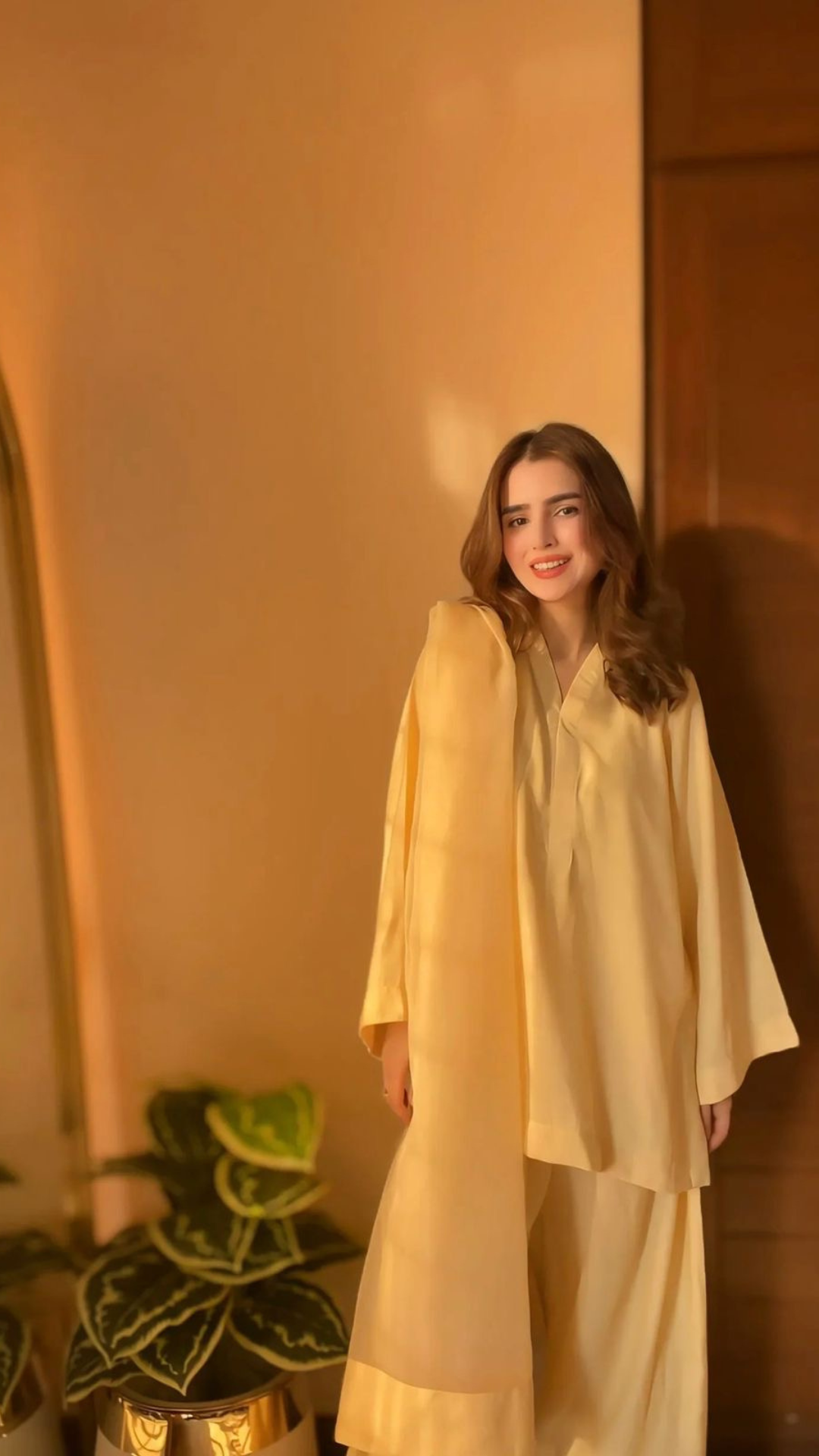 Zeenat Farshi Set