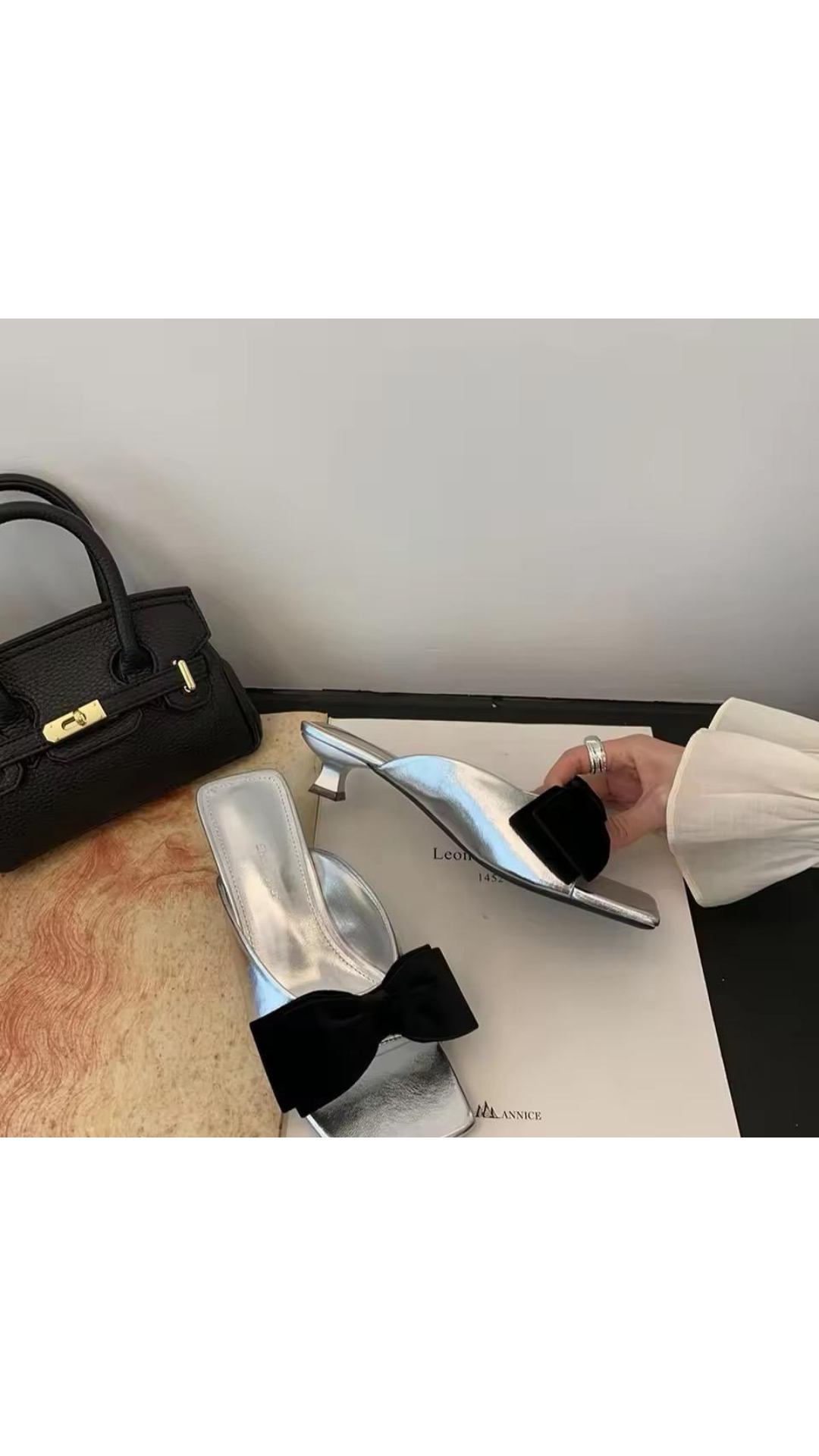 Bow low heel