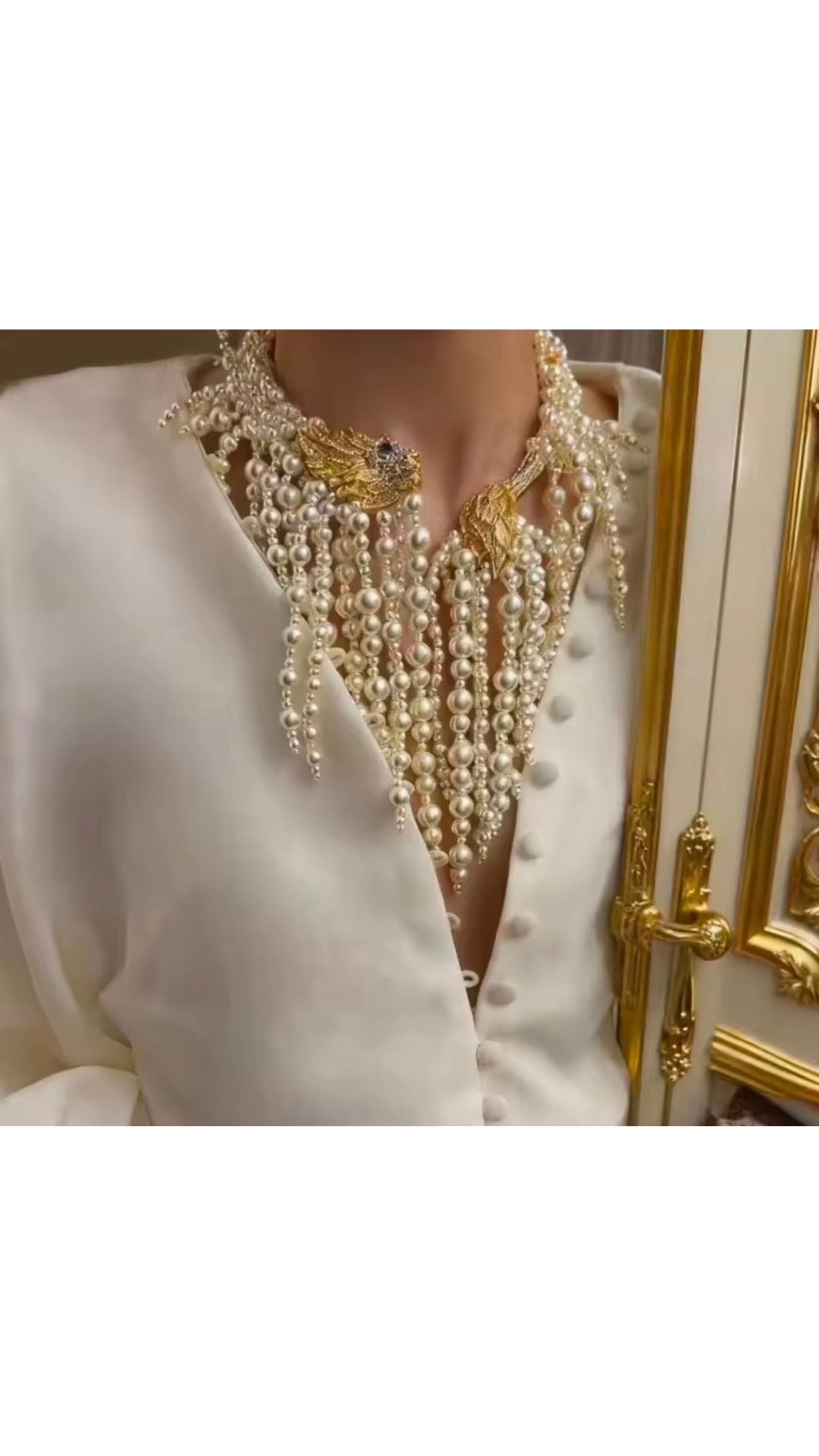 Pearl chunky neck piece