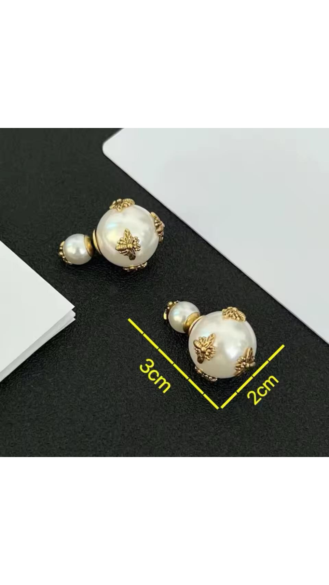 Bee studs