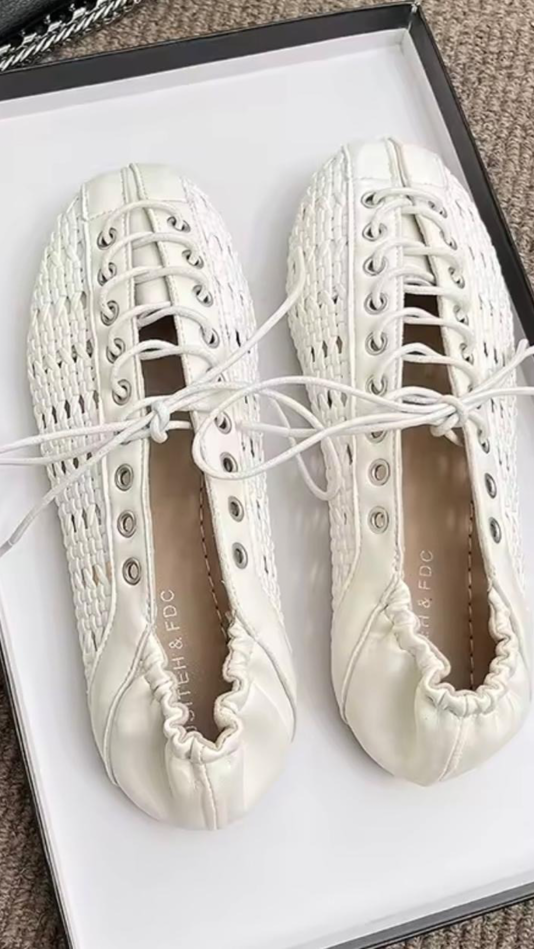 Lace Shiny Flats