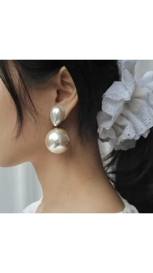 Pearl drop earrings