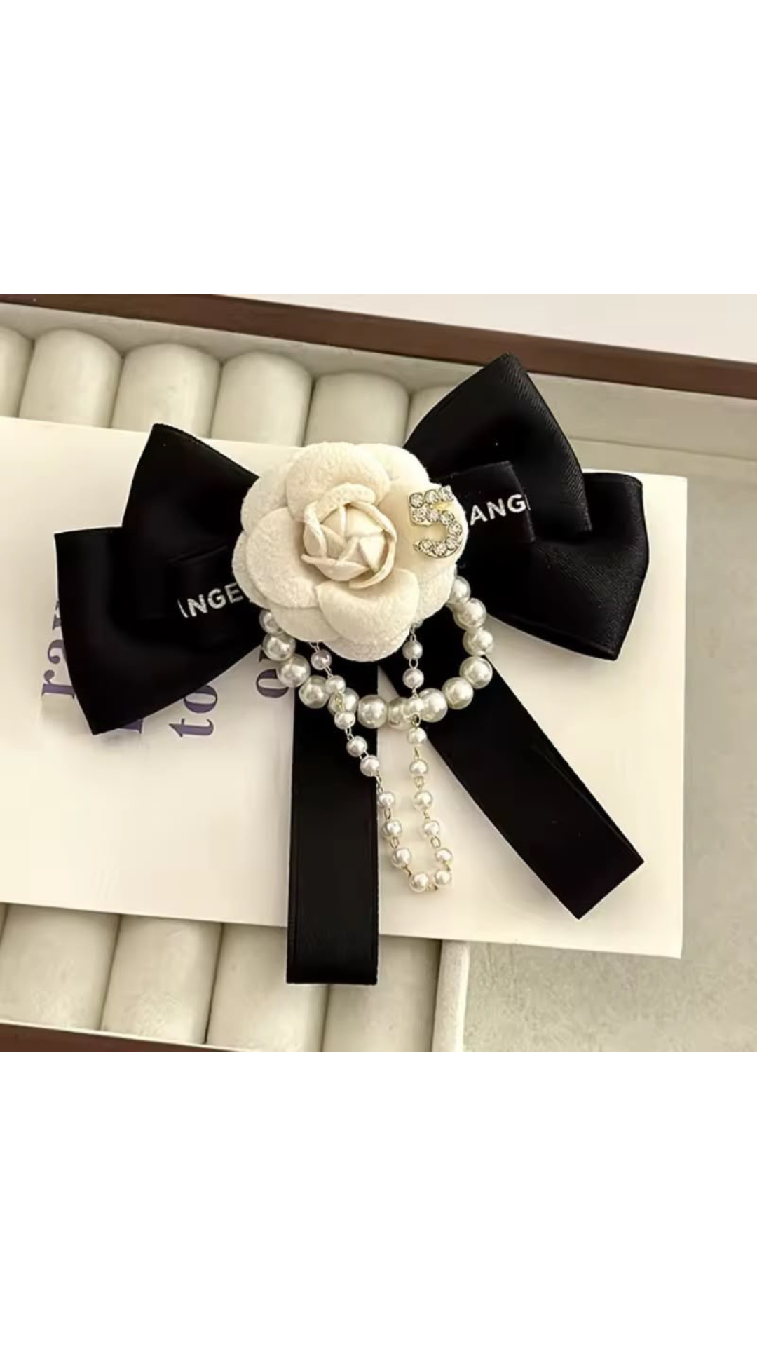 Flower pearl bow brooch
