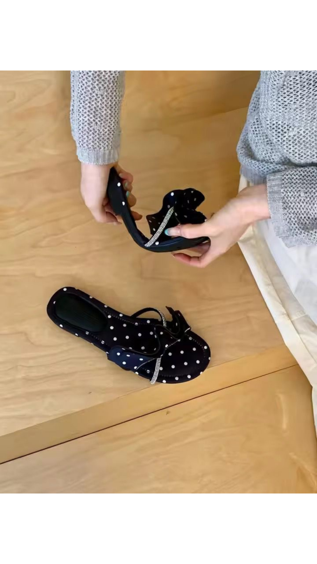 Ruffle polka flats