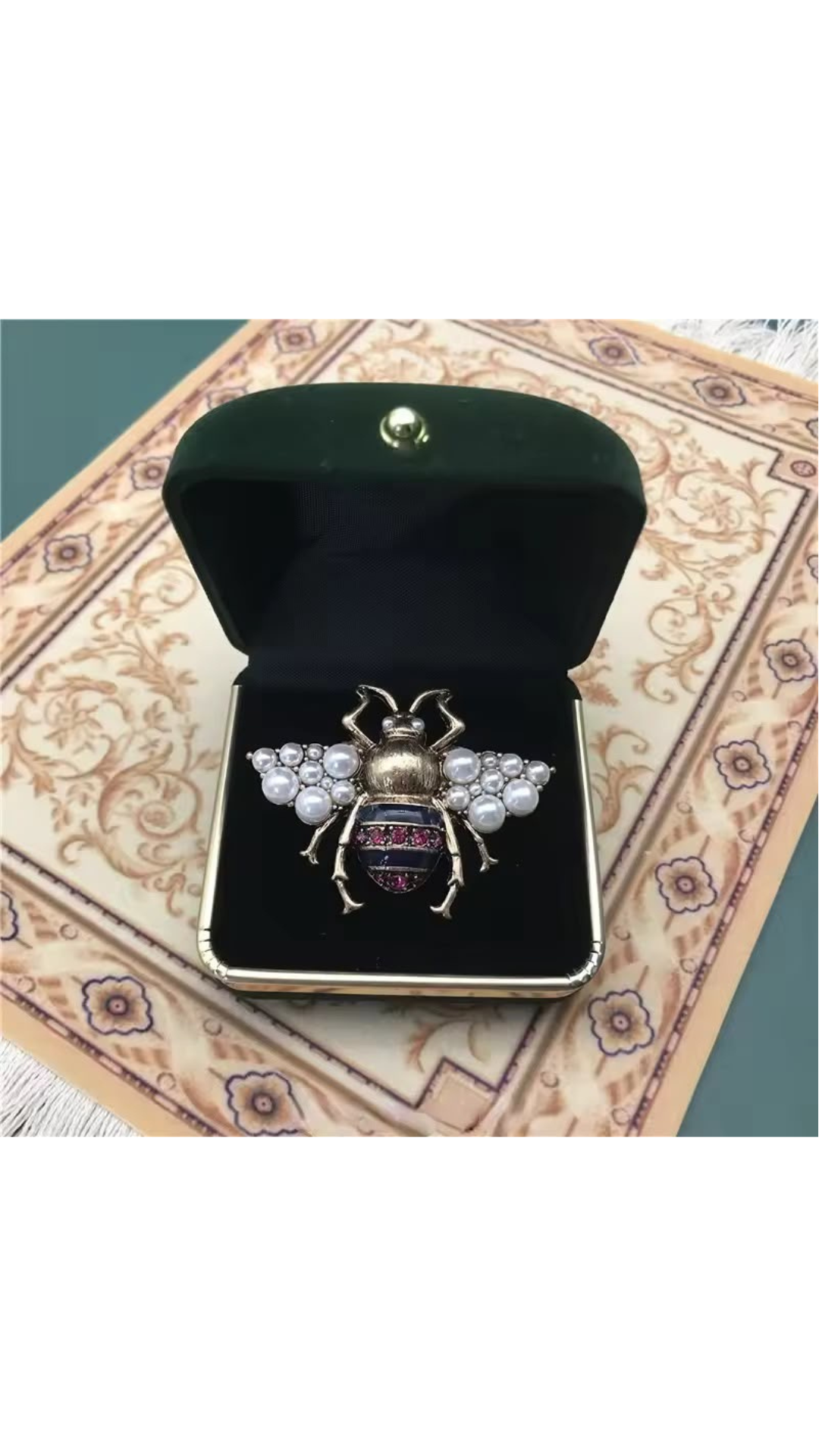 Bee brooch