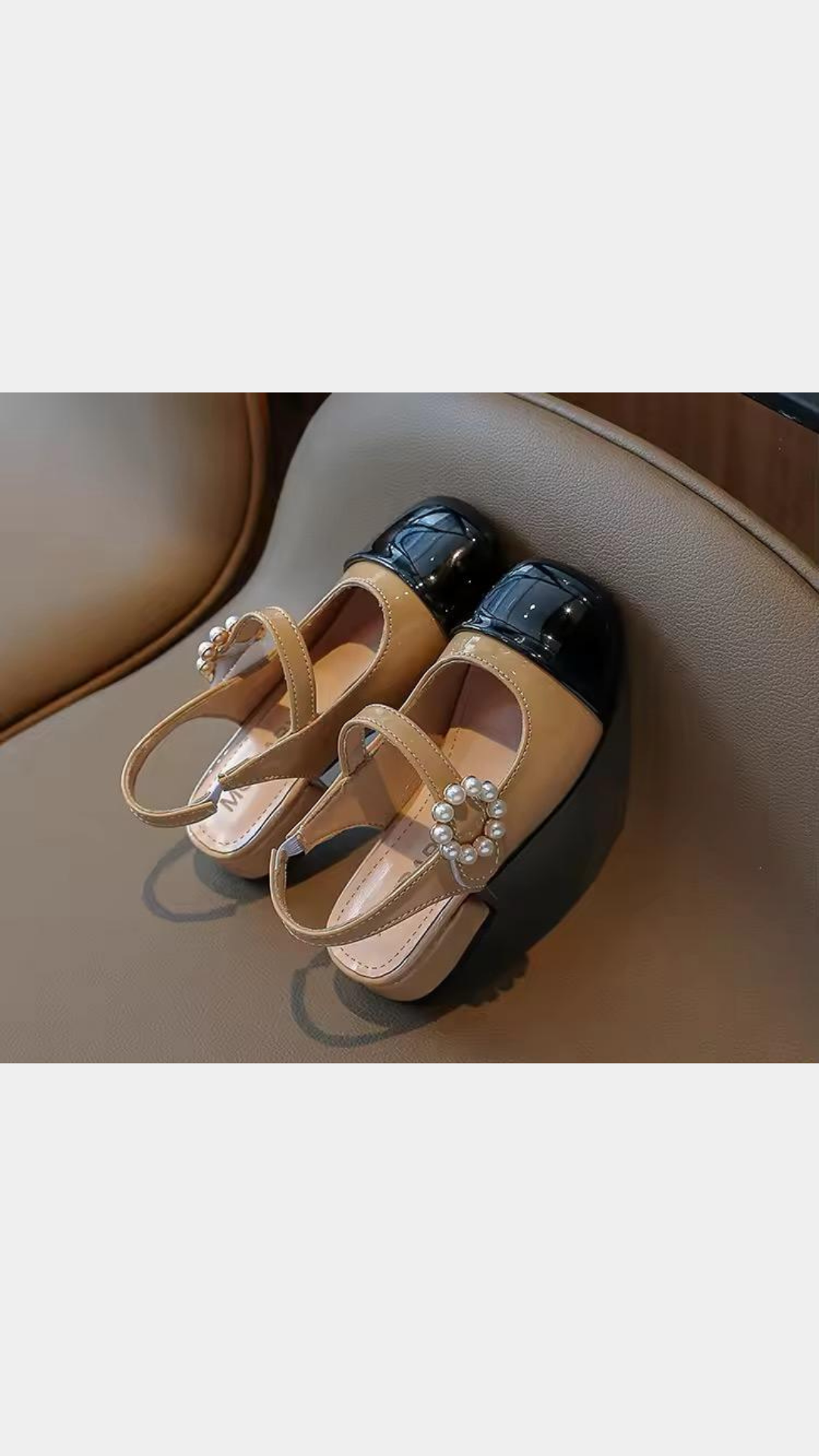 Pearly buckle sandals