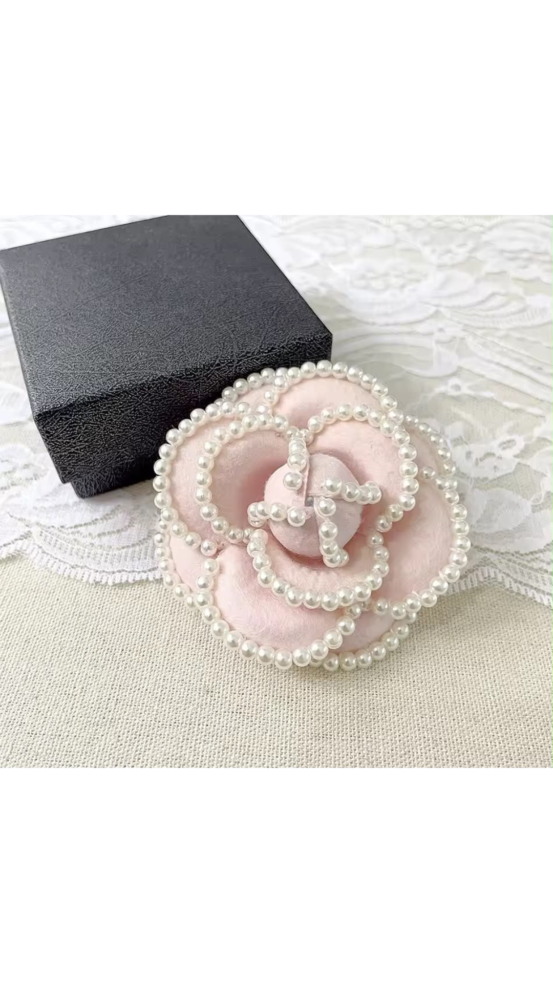 Flora brooch