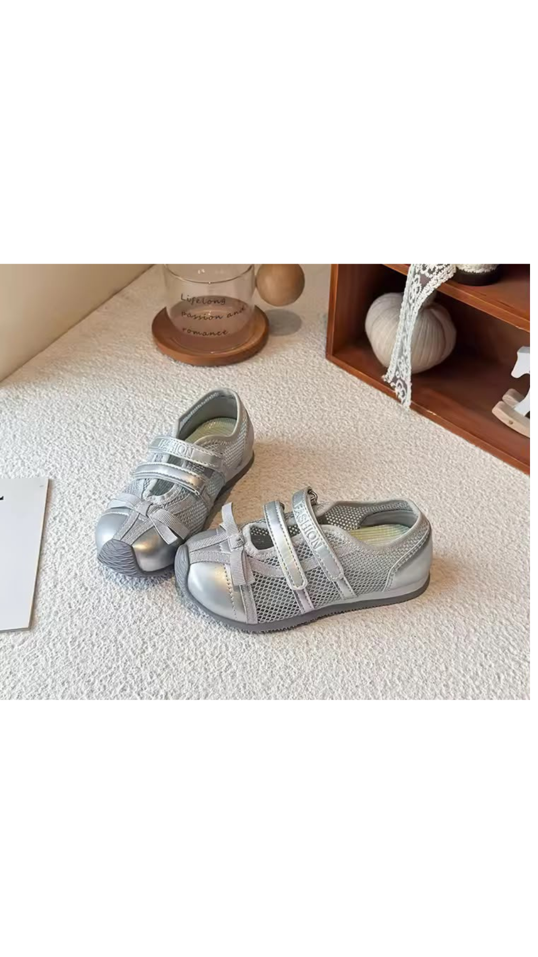 Mesh shoes