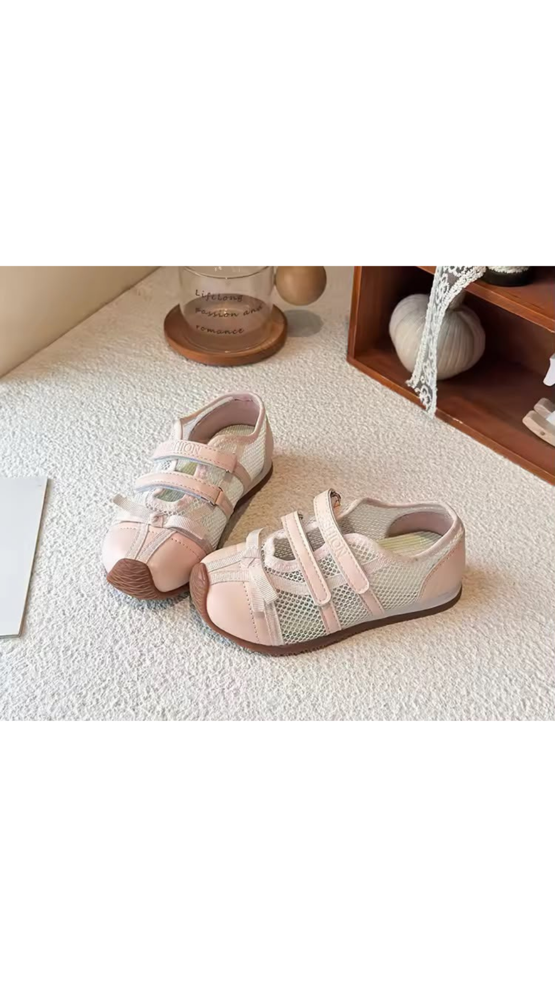 Mesh shoes