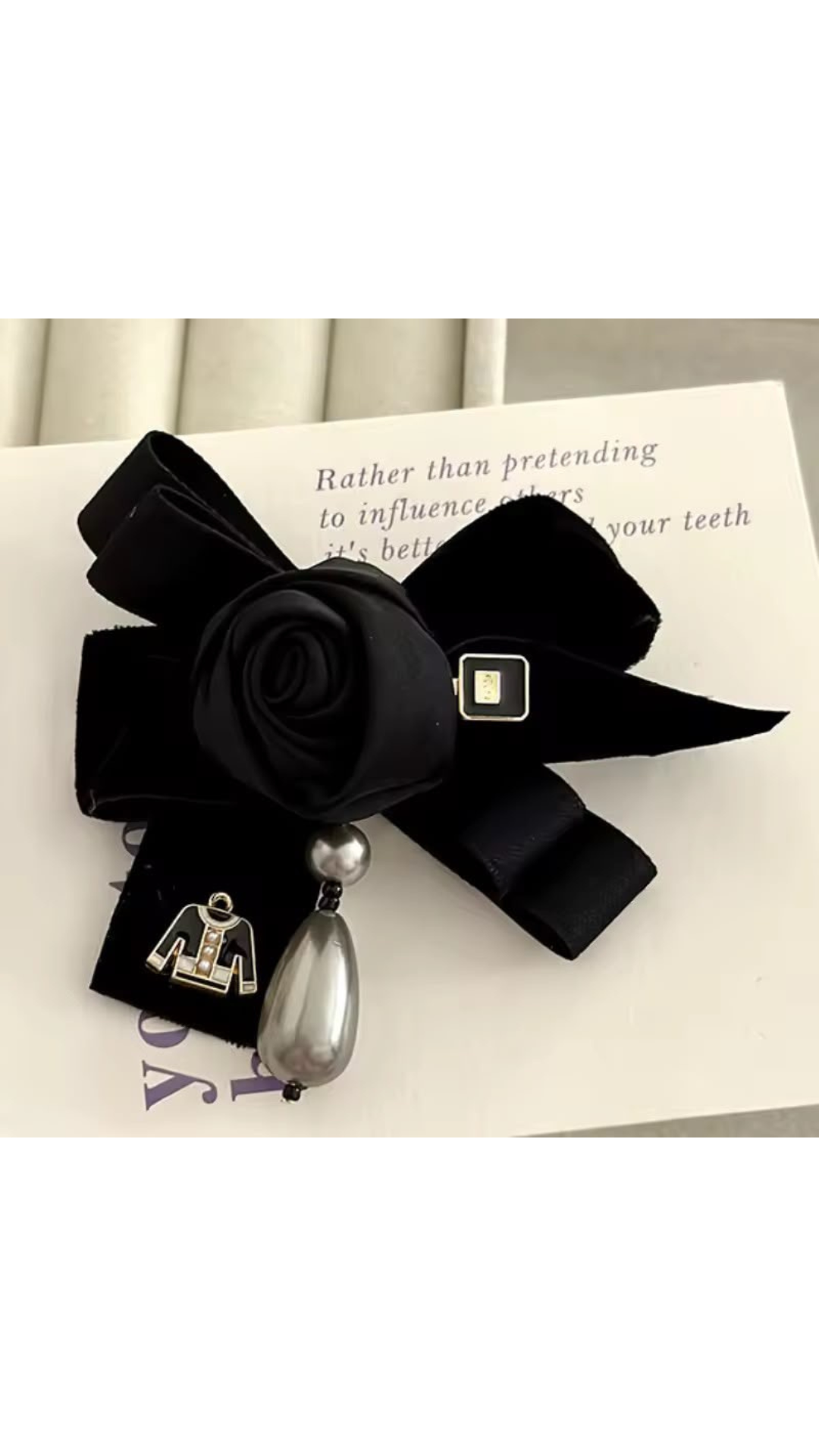 Flower pearl bow brooch
